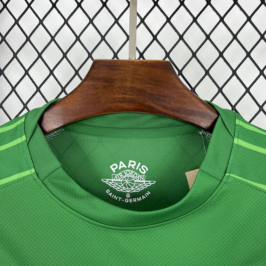 Paris Saint-Germain 2025/26 Green goalkeeper Long Sleeves Jersey